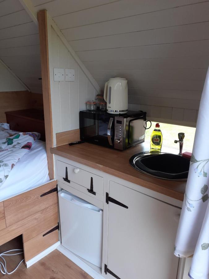 Вилла Glamping At The Retreat Wiltshire Is Rural Bliss Чипенхэм Экстерьер фото